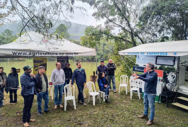 Produtores de Jaguariúna participam de dia de campo sobre leite