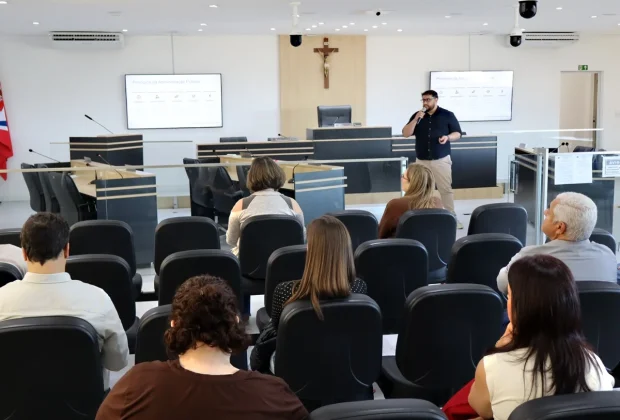 Escola do Parlamento de Amparo oferece curso sobre nova Lei de Licitações