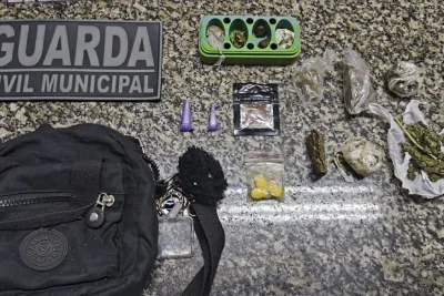 Mulher é presa por tráfico e adolescente é conduzido em Santo Antônio de Posse