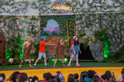 Projeto Palco Mágico leva para Indaiatuba o espetáculo Uma Aventura Jurássica