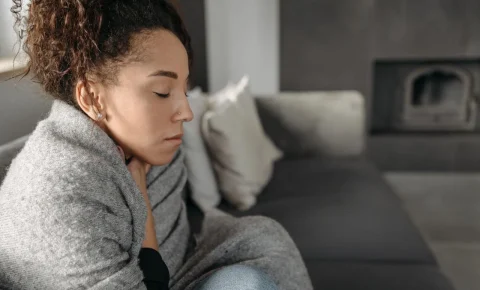 Você sofre com dores no frio? Entenda porque seu corpo reclama quando a temperatura cai