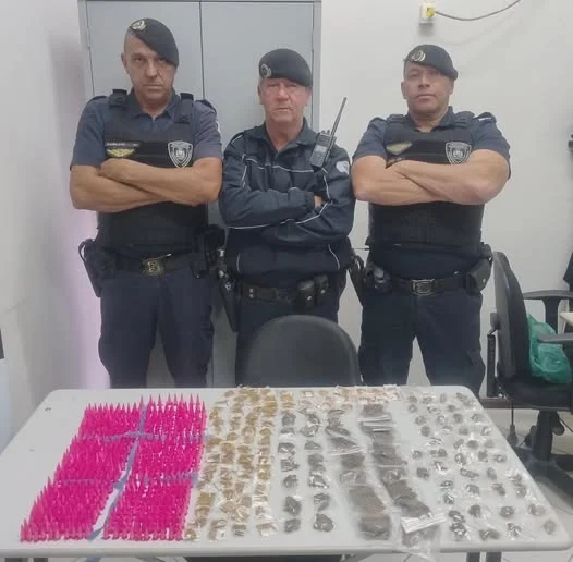 ROMU incauta más de 700 porciones de droga en Pedreira ‹