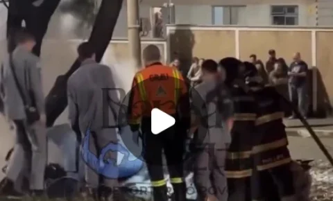Duas pessoas morrem após Porsche atingir árvore e pegar fogo na Rodovia Francisco von Zuben, em Campinas