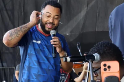 Ensaio da Orquestra Sinfônica com Dudu Nobre reúne moradores no Teatro de Arena