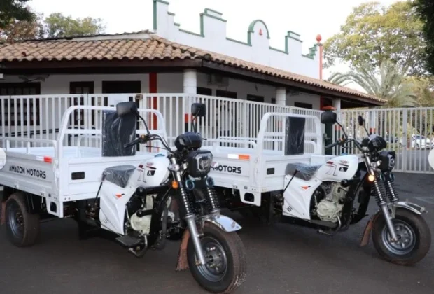 Holambra recebe dois triciclos para reforçar os serviços públicos