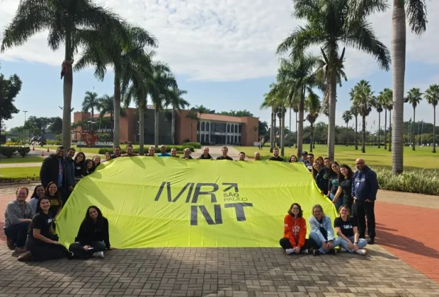 Centro universitário se transforma em ‘cidade de barracas’ para reunir 8,5 mil jovens