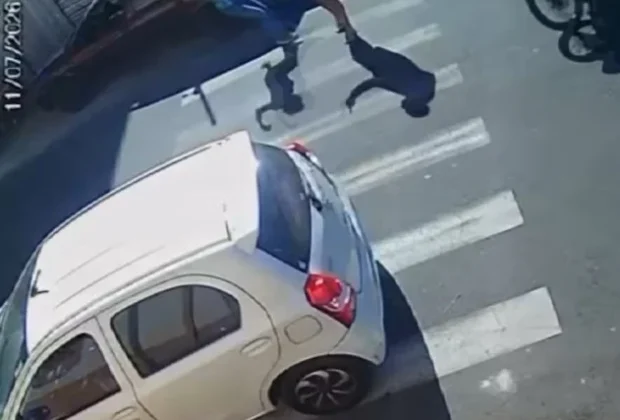 Idosa quebra o braço após ser empurrada durante briga de trânsito em Itapira