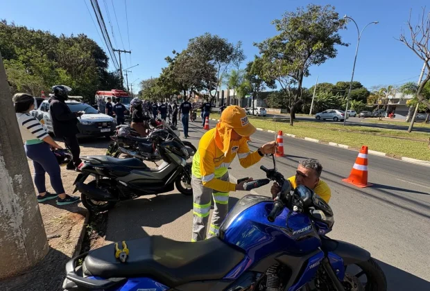 Renovias celebra o Dia do Motociclista com instalação e distribuição de 300 antenas corta-pipa