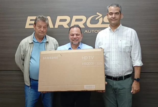 Barros Autopeças doa televisão para a Santa Casa de Mogi Mirim