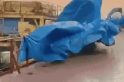 Ventos chegam a 109 km/h em Santos sob efeitos de ciclone e provocam transtornos