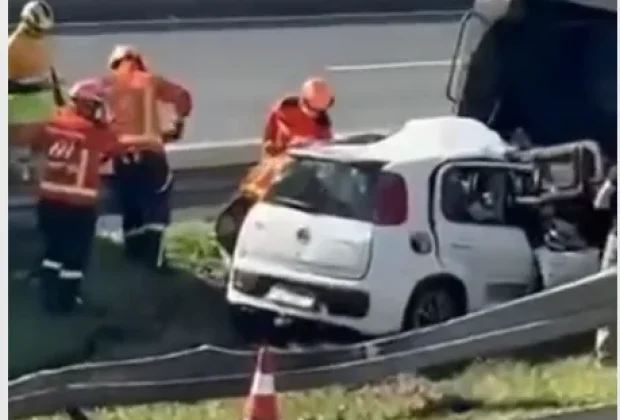 Motorista morre após bater carro na traseira de caminhão na Anhanguera, em Campinas