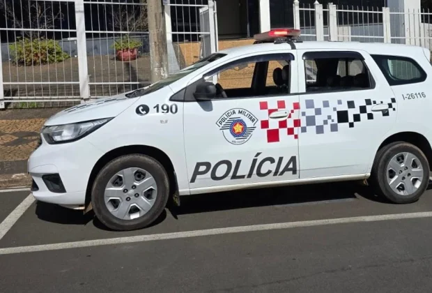 PM localiza homem no trabalho e cumpre mandado por dívida de alimentos em Holambra