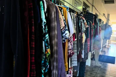Roupas de graça na EMEF Conceição Menuzzo: Fundo Social promove mutirão solidário
