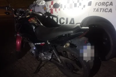 Fuga de moto termina em duas quedas e prisão por tráfico em Mogi Guaçu