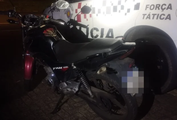 Fuga de moto termina em duas quedas e prisão por tráfico em Mogi Guaçu