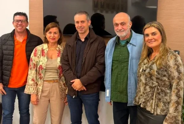 Visita de dirigentes da Viva e Deixe Viver reforça parceria com a rede de ensino de Holambra