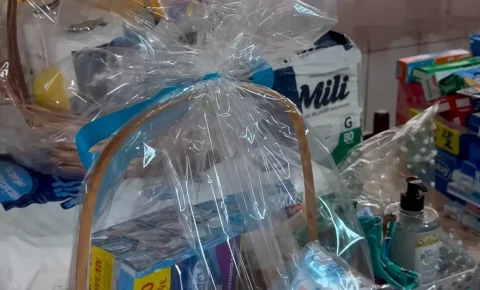 Vereador entrega à AIDAN itens de higiene arrecadados em aniversário em