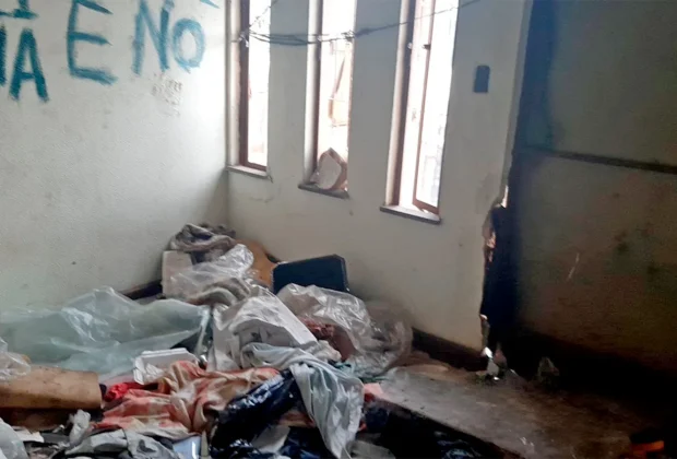 Casa abandonada na região da Capela é alvo de limpeza por determinação judicial