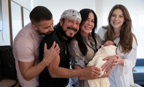 Bell Marques e os filhos, Rafa e Pipo, celebram chegada de bebê à família com álbum de músicas para ninar