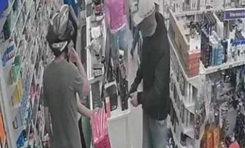 Dupla armada assalta farmácia e rende clientes em Mogi Guaçu