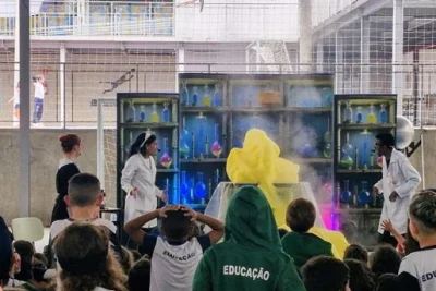 Projeto teatral “As Aventuras de Madame Curie” chega gratuitamente às escolas públicas de Sumaré (SP)