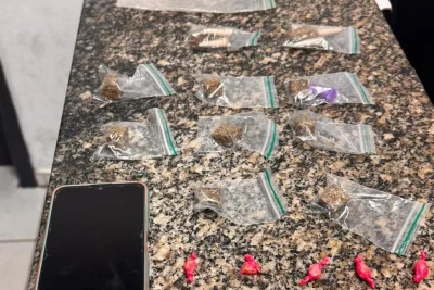 GCM apreende 25 porções de drogas e conduz homem por suspeita de tráfico em Santo Antônio de Posse