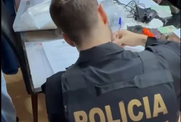 PF faz buscas em operação contra corrupção e Justiça afasta servidor público