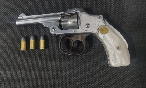GCM prende homem com revólver após denúncia de disparos em Santo Antônio de Posse
