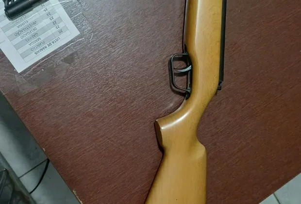 PM apreende espingarda após ocorrência de violência doméstica em Cosmópolis