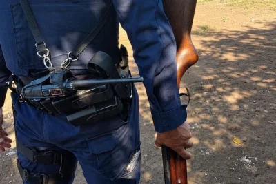 GCM apreende espingarda calibre 22 em residência de Estiva Gerbi