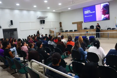 Servidores municipais participam de palestra sobre prevenção à violência contra a mulher e ao assédio