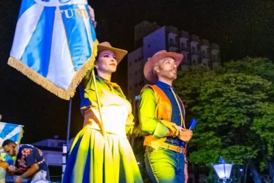 Jaguariúna orienta participantes do desfile da Império de Casa Verde