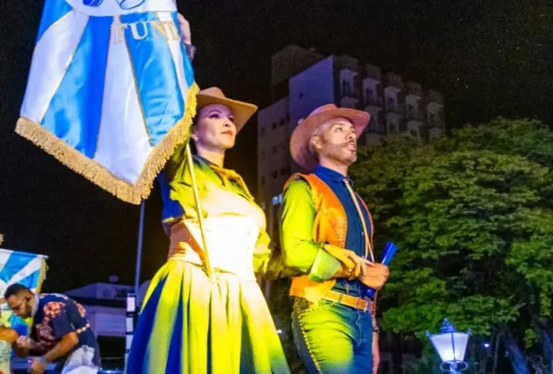 Jaguariúna orienta participantes do desfile da Império de Casa Verde