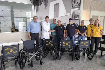 Hospital Municipal de Itapira recebe doação de cinco cadeiras de rodas do Lions Clube