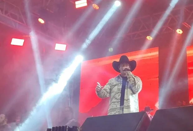Veja os vídeos: 9ª Expo Engenheiro Coelho reúne shows e rodeio em três noites de festa