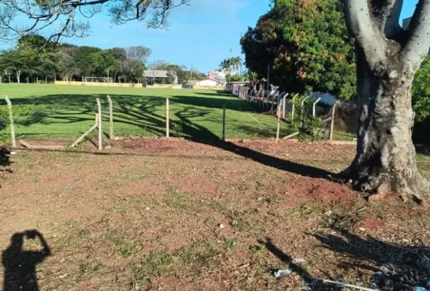 Campo do Vila Nova recebe serviços de limpeza e roçagem em Cosmópolis