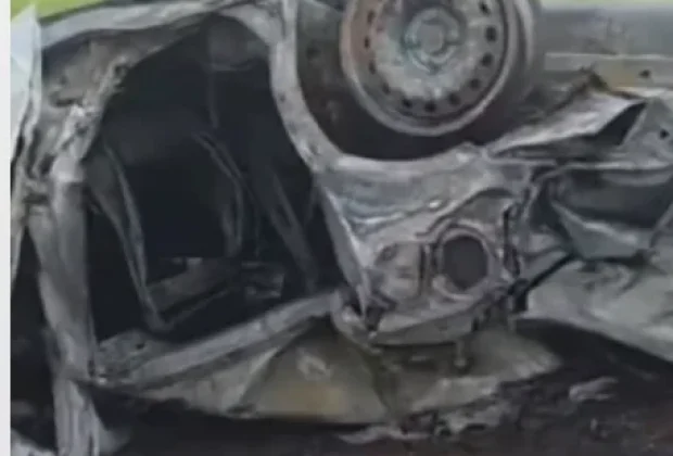 Carro capota e pega fogo na marginal da SP-107 em Jaguariúna