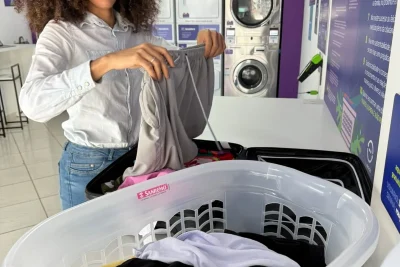 Choveu? Veja como evitar roupa com cheiro de umidade e acelerar a secagem