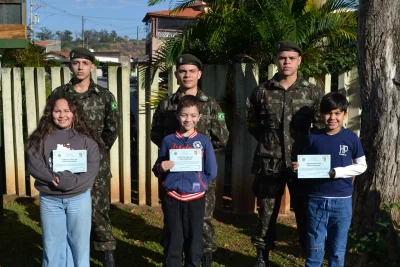 Tiro de Guerra de Pedreira premia alunos em concurso de redação e desenho