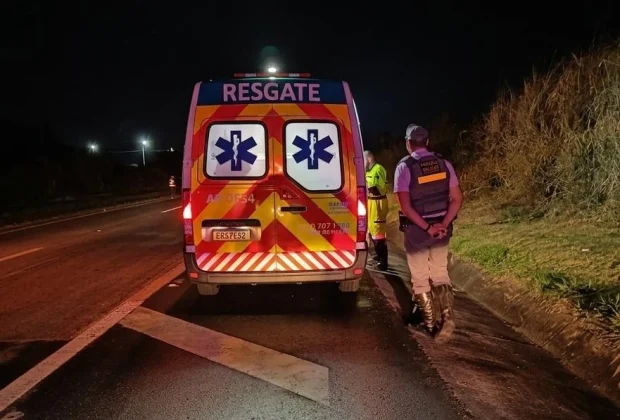 Polícia Rodoviária socorre pedestre em situação de risco na SP-147 em Itapira