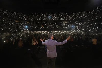 Tiago Brunet reúne mais de 15 mil pessoas na 10ª Conferência Destino e anuncia lançamento de livro