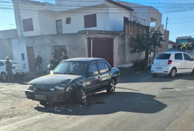 Colisão envolvendo Monza é registrada no bairro Eldorado em Cosmópolis