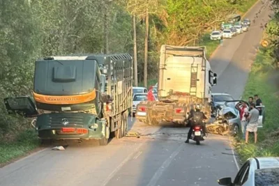 Montana bate na traseira de caminhão de gás e deixa trânsito comprometido em Cosmópolis