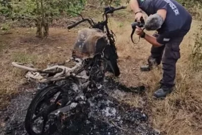 Homem é preso por tentativa de feminicídio após atacar ex-companheira com facão em Espírito Santo do Pinhal