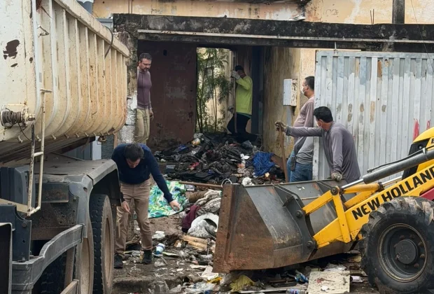 Ação conjunta realiza limpeza de imóvel e atendimento a morador em Itapira