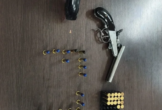 Força Tática apreende arma, 35 munições e simulacros em Artur Nogueira