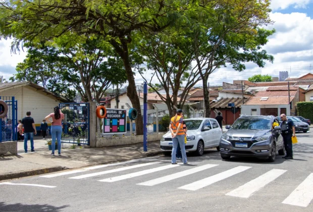 Prefeitura realiza blitz educativa na Escola Maria Tereza Piva