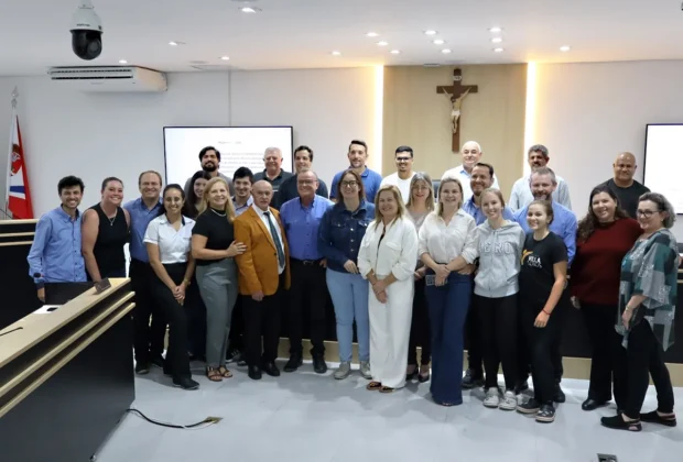 Vereadores de Amparo homenageiam FarTriunfo, Lions Clube e Mancha Alvi Verde