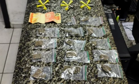 GCM apreende drogas e encaminha adolescente e homem à delegacia em Santo Antônio de Posse