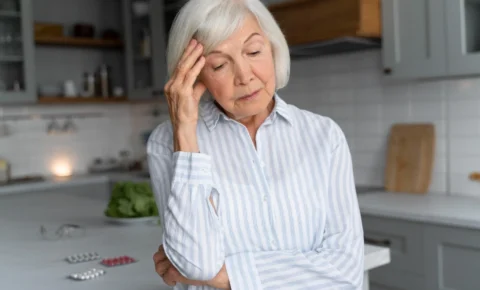 Esquecimento frequente é sinal de Alzheimer? Veja como diferenciar o normal do patológico